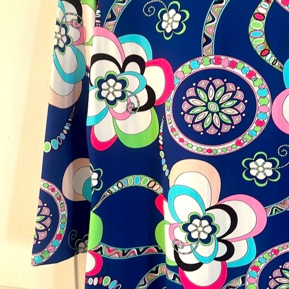 Women’s Melly M. Multi Color Floral Long Sleeve Nylon & Spandex Shift Dress - Picture 4 of 9